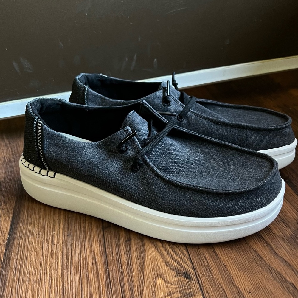 HeyDude : Wendy Rise : Size 7